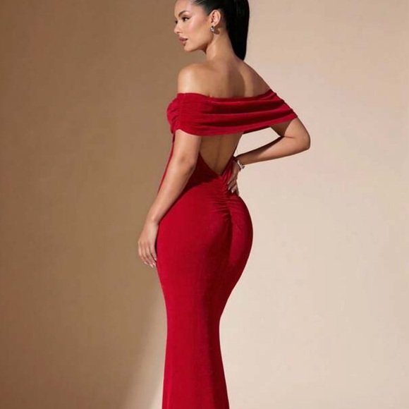 Solid Color Off Shoulder Elegant Fishtail Backless Tight Graduation Season Dress - Picture 1 of 5